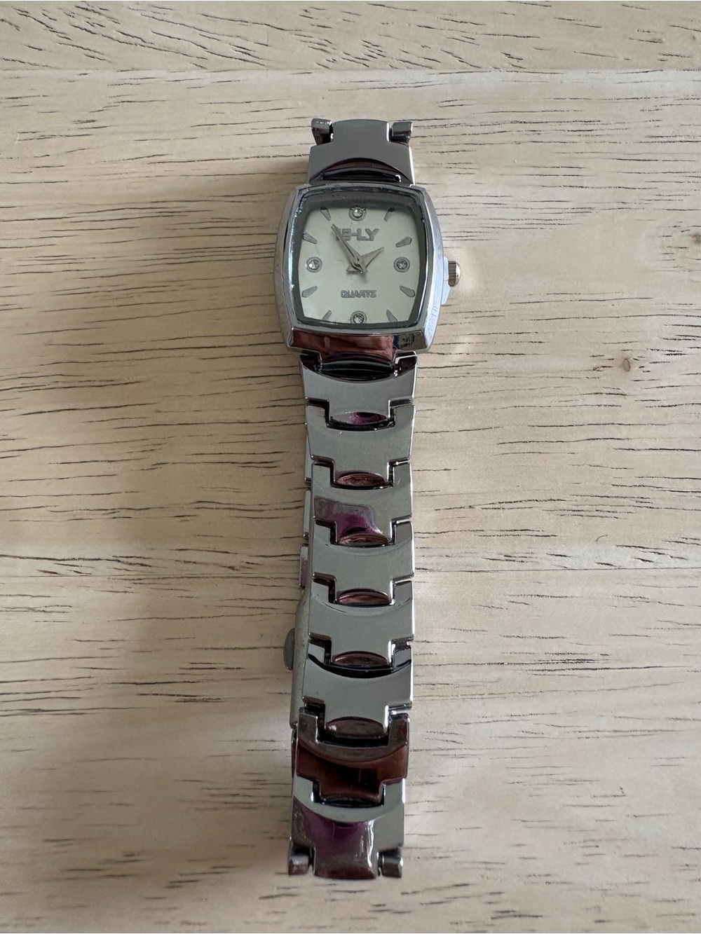 ELY Silver Tone Women's Quartz Bracelet Watch